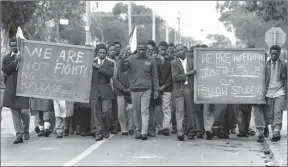  ?? PICTURE: INDEPENDEN­T ARCHIVES ?? Black students carrying placards calling for the release of fellow students march in Cape Town in 1976.