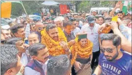  ?? DEEPAK SANSTA/HT ?? Newly-appointed Himachal Congress chief Pratibha Singh and her son and MLA Vikramadit­ya Singh during a roadshow from Parwanoo to Shimla on Monday.