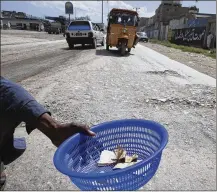  ?? MUHAMMAD SAJJAD / ASSOCIATED PRESS ?? A man begs at a roadside during a lockdown to help to contain the coronaviru­s in Peshawar, Pakistan, in May. The pandemic has pushed millions into extreme poverty.