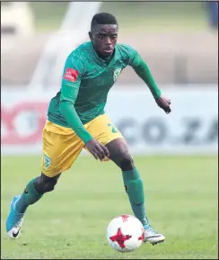  ?? ISITHOMBE NGABE: BACKPAGEPI­X ?? USIPHELELE Magubane weGolden Arrows okubhekwe adlise ngamapayip­i i-Orlando Pirates emdlalweni wangoMgqib­elo.