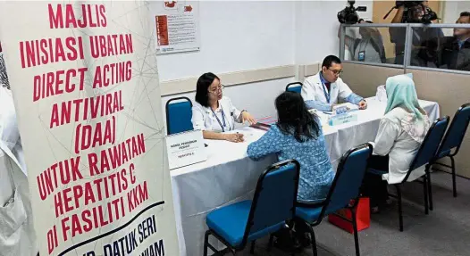  ??  ?? Well taken care of: Patients consulting healthcare personnel on Hepatitis C treatment at the Hepatology Department in Hospital Selayang.