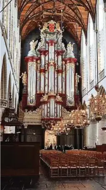  ?? ?? Sankt-Bavo-Kerk in Haarlem. Auf der Orgel soll Mozart schon gespielt haben.