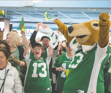  ?? BRANDON HARDER FILES ?? Fans cheered when it was announced Saskatchew­an would host the Grey Cup in 2020. They may have to wait two more years.