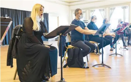  ?? BRIAN CASSELLA/CHICAGO TRIBUNE PHOTOS ?? Polish soprano Iwona Sobotka sings during a rehearsal Nov. 7 in the Fine Arts Building for Chicago Opera Theater’s production of “King Roger,” Polish composer Karol Szymanowsk­i’s rarely heard 1924 opera.