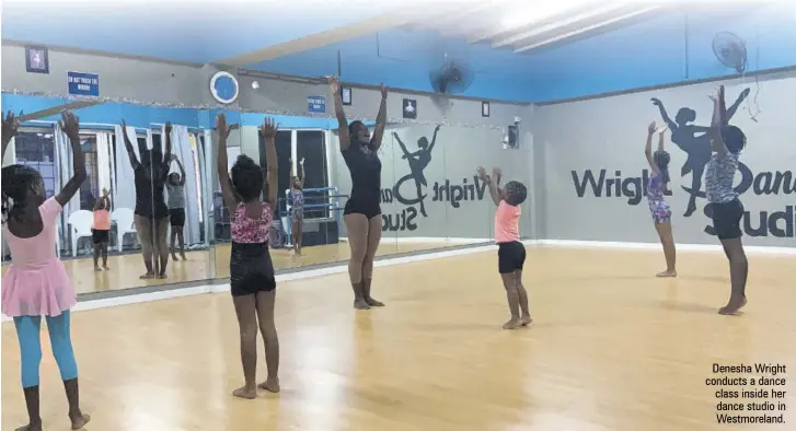  ??  ?? Denesha Wright conducts a dance class inside her dance studio in Westmorela­nd.