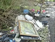  ?? Pittsburgh Post- Gazette ?? Trash is strewn along Beechford Road in Penn Hills on Wednesday.