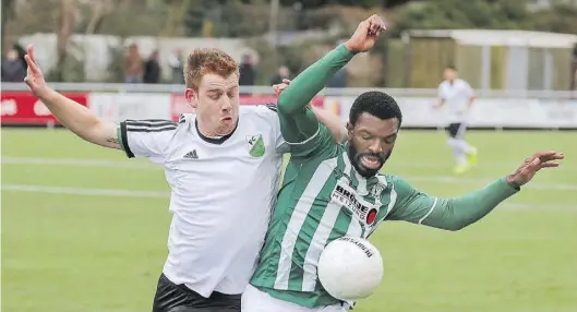  ?? BILD: MARTIN REMMERS ?? Torjäger: Für Conrad Azong (hier beim 3:0 im Dezember 2019 gegen Hagen/Uthlede) sucht der VfL Ersatz.