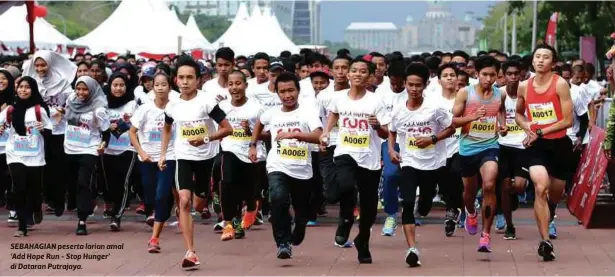  ??  ?? SEBAHAGIAN peserta larian amal ‘Add Hope Run - Stop Hunger’ di Dataran Putrajaya.