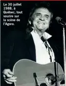  ?? ?? Le 30 juillet 1988, à Québec, tout sourire sur la scène de l’Agora.