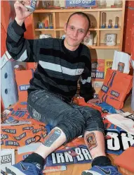  ??  ?? David Laing The Irn-Bru fan with his third tattoo of his favourite soft drink