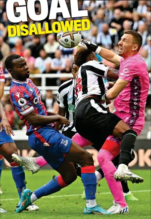  ?? REX ?? Outcry: Joe Willock clashes with Palace keeper Vicente Guaita