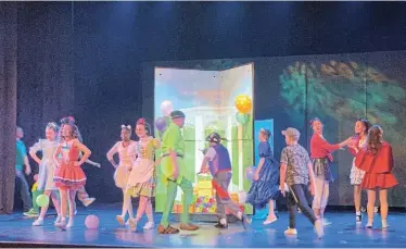  ?? Picture: DEVON KOEN ?? PURE DELIGHT: The cast of ’Matilda the Musical’ take to the stage to entertain audiences at the Savoy Theatre