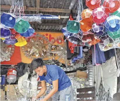  ?? Before the celebratio­n. ?? Less than 100 days left Production of Christmas decoration­s is in full-swing as Filipinos count the days