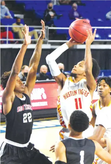  ?? STAFF PHOTO BY MATT HAMILTON ?? Howard’s Xavier Fisher shoots over Jackson Southside’s Cam’ron Anderson on Thursday in Murfreesbo­ro.