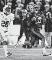  ?? Rob Carr / Getty Images ?? Navy’s Malcolm Perry, right, scores the winning touchdown on a 70-yard run in the fourth quarter.