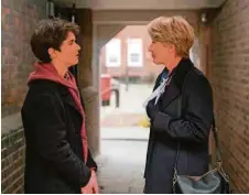  ?? (ASCOT ELITE) ?? Adam (Fionn Whitehead) et Mme la juge (Emma Thompson).