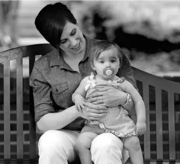  ??  ?? Sarah Anzelmo-Steele sits with her daughter, Emmeline in Lobardy park in Richmond,Virginia. She is a teacher in Richmond public schools who struggled to find time and place to pump at her school, even though Virginia passed a law for nursing teachers...