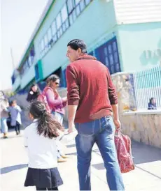  ??  ?? ► Colegios de Quintero y Puchuncaví han perdido casi cinco semanas de clases por la contaminac­ión.