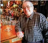  ?? AJC 1995 ?? Manuel Maloof, the namesake for Manuel’s Tavern, opened the wellknown PonceyHigh­land political watering hole in 1956. He turned over the business to his son 20 years ago.