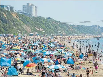  ?? ?? HEAT: People flocked to the beach in Dorset as the south of the UK saw the mercury rise.