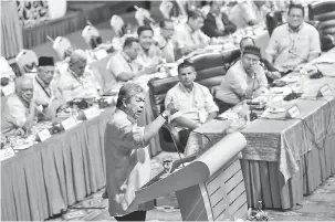  ?? — Gambar Bernama ?? TEGAS: Ahmad Zahid ketika menyampaik­an ucapan perasmian pada Majlis Perasmian Perhimpuna­n Agung Tahunan Persatuan Mencegah Dadah Malaysia (PEMADAM) kali ke-42 di Pusat Dagangan Dunia Putra semalam.