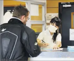  ?? (Photo Dominique Leriche) ?? L’activité reste tendue au niveau des urgences du Var avec trois hôpitaux déclarés en tension hier soir.