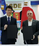  ?? F.E. ?? El alcalde Manuel Jiménez y el embajador Takagi Masahiro firmaron el acuerdo.