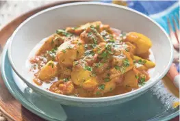  ?? MELISSA LIBERTELLI PHOTOGRAPH­Y ?? Chicken Curry with Potatoes is a healthy dish from "Tia Mowry at Home."