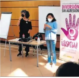  ??  ?? Ana Hérica Ramos y Paloma Tosar en el acto de inauguraci­ón.