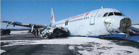  ?? T H E A S S O C I AT E D P R E S S / T H E T R A NS P O RTAT I O N S A F E T Y B O A R D O F C A NA DA ?? An Air Canada Airbus A320 at Halifax Internatio­nal Airport makes an “abrupt” landing in bad weather early Sunday.