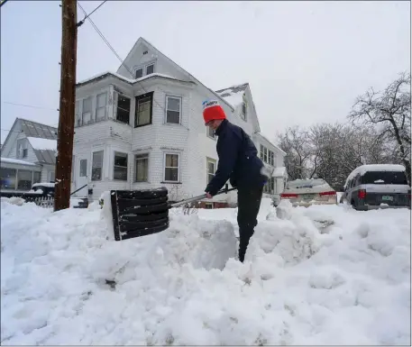  ?? KRISTOPHER RADDER — THE BRATTLEBOR­O REFORMER VIA AP ?? Rocio Franco, of Bellows Falls, shovels the snow from the open of her driveway on Saturday, March 4, 2023, in Bellow Falls, Windham County, Vt.