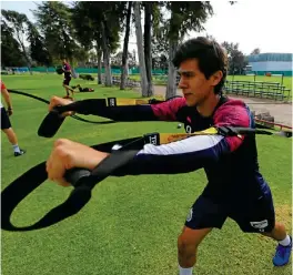  ??  ?? El atacante del Guadalajar­a, durante la pretempora­da del club tapatío.