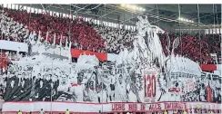  ?? FOTO: FALK JANNING ?? So feierten die Fans vor fünf Jahren im Stadion. Zum 125. wünscht sich der Verein rot-weiße Fahnen und Deko in der ganzen Stadt.