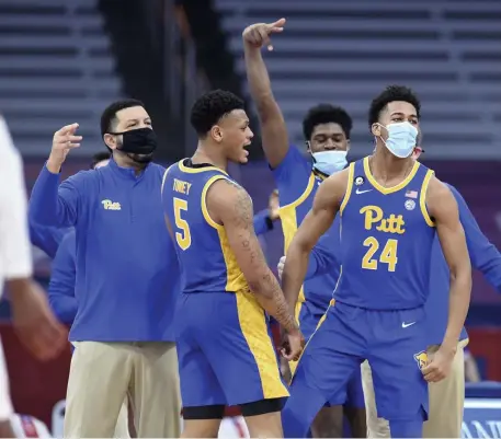  ?? AP ?? JACKED AND PUMPED: Pittsburgh’s bench celebrates during the Panthers’ win over Syracuse last night. Pitt erased an 18-point deficit on its way to a 63-60 victory.