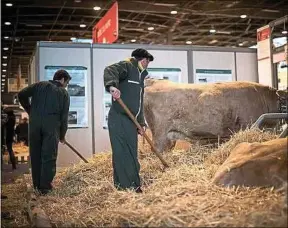  ??  ?? Patrick Maurin va déposer un cahier de doléances au Salon de l’agricultur­e.