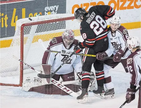  ?? BOB TYMCZYSZYN TORSTAR FILE PHOTO ?? Peterborou­gh Petes goalie Tye Austin and Icedogs forward Andrew Bruder battle during an OHL game at the Meridian Centre in St. Catharines March 8,
2020. It was Niagara’s last home game before the season was cancelled due to
COVID-19.