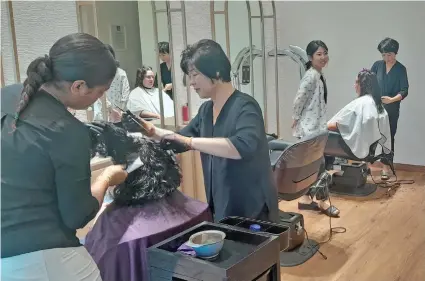  ?? Photo: Waisea Nasokia ?? Staff of Grace Beauty Salon tend to their customers’ needs.