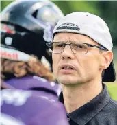  ?? RP-FOTO: RALPH MATZERATH ?? Nachdenkli­ch: Auch Headcoach Michael Hap sucht längst nach dem richtigen Rezept für einen Longhorns-Sieg gegen Berlin.