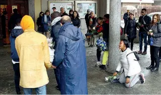  ??  ?? Il funerale Scene strazioant­i ieri a Sondrio per il funerale di Mistura, morta a 5 mesi (foto Orlandi)