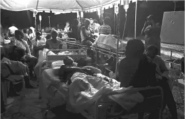  ?? — Reuters photo ?? People injured in an earthquake being looked after in a tent, in Port-de-Paix, Haiti.