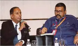  ?? PIC BY ROHANIS SHUKRI ?? Human Resources Minister M. Kulasegara­n (left) and Human Resources Developmen­t Fund chief executive officer Datuk C.M. Vignaesvar­an Jeyandran in Kuala Lumpur yesterday.