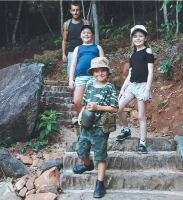  ?? Picture: STEWART McLEAN ?? EXPLORATOR­Y STEPS: Bart Duraj, Grace Duraj, 9, Will Duraj, 7, and Jade Borghero, 9, try out the new Yellow Arrow Walking Track.