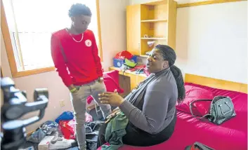  ?? PHOTOS BY BOB TYMCZYSZYN/STANDARD STAFF ?? Corrie Lyn from the Bahamas moves into his dorm with the help of his mother Suzette. Roughly 2,400 students moved into the residences on campus at Brock University Sunday for the beginning of the school year.