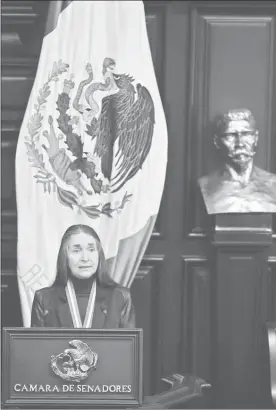  ??  ?? Julia Carabias Lillo, bióloga egresada de la UNAM, recibió el pasado 6 de diciembre la medalla Belisario Domínguez en el Senado ■ Foto Marco Peláez