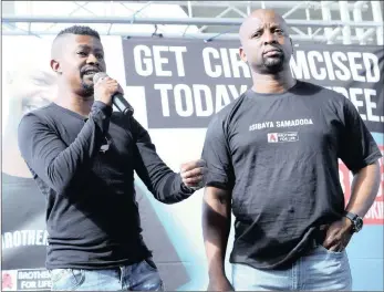  ?? PICTURE: SBU NDLOVU ?? CONVINCING PRINCE: Soapie star Kagiso Modupe and Prince Nhlanganis­o Zulu in Durban yesterday to campaign for circumcisi­on.