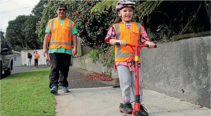  ?? YVETTE BATTEN/FAIRFAX NZ ?? Woodleigh School pupil Mika Cooper practises sharing the footpath with Let’s Go Scooter Sessions trainer Allan Day.