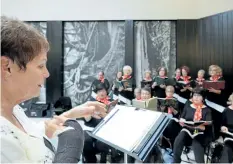  ?? DAVE JOHNSON/ WELLAND TRIBUNE ?? Robert Wood Singers director Deanna Schaus leads the chorale group at the Seaway Mall on Saturday in Welland.