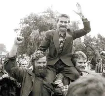  ?? Lech Walesa durante greve em Gdansk em agosto de 1980 ??