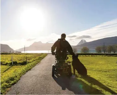  ?? FOTO: KALLESTAD, GORM / NTB SCANPIX ?? En 29-åring sitter som regel stort sett ikke bare hjemme, men er ute på diverse sosiale aktivitete­r, skriver innsender.