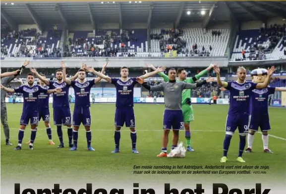  ?? FOTO PHN ?? Een mooie namiddag in het Astridpark. Anderlecht viert niet alleen de zege, maar ook de leiderspla­ats en de zekerheid van Europees voetbal.